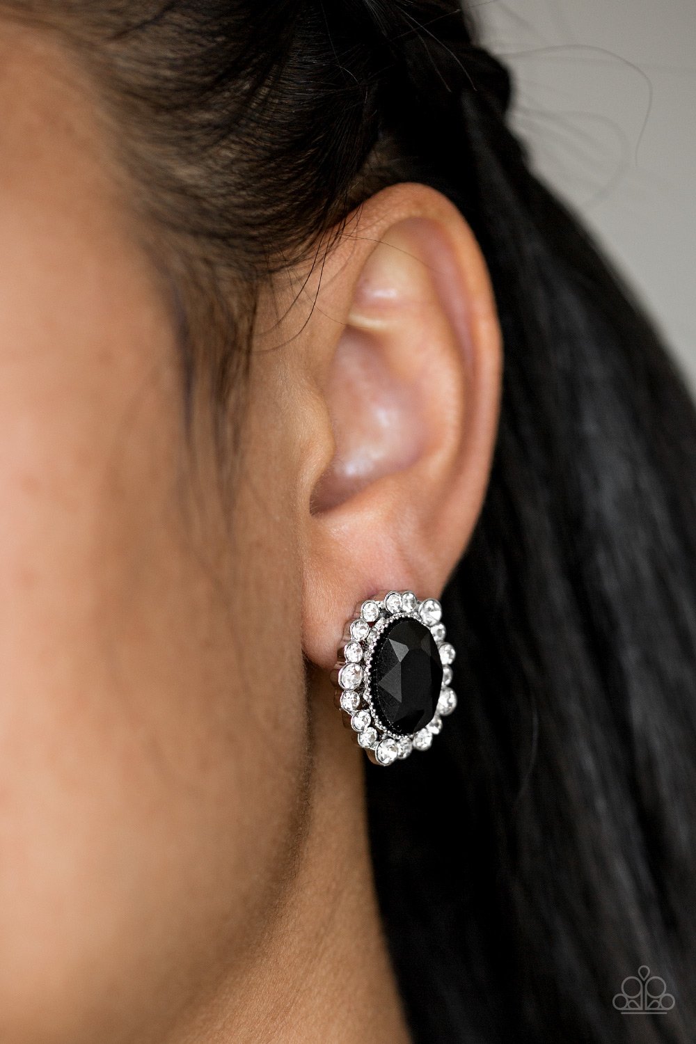 "Hold Court" - Black #1104 - Paparazzi Accessories