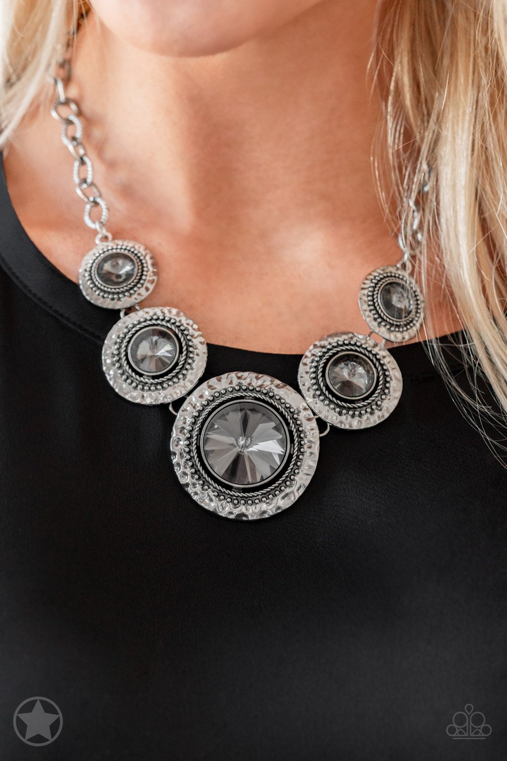 "Global Glamour" - Variant(s) #473 - Paparazzi Accessories
