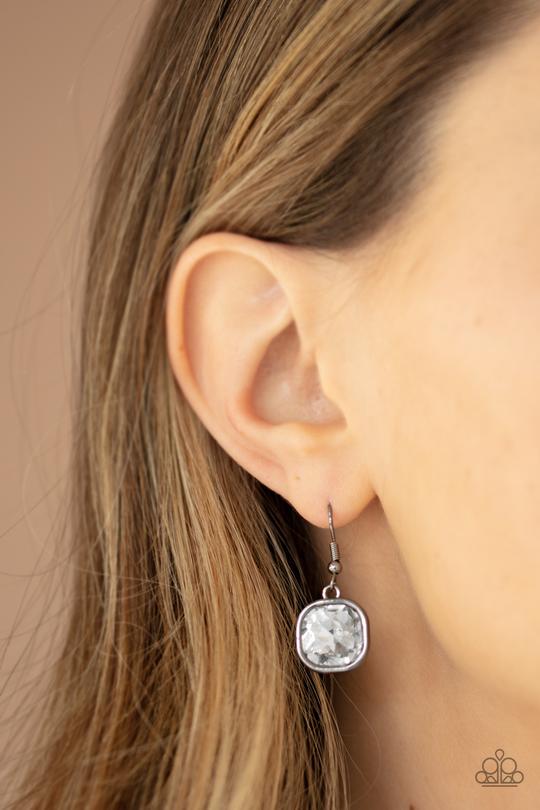 "Legendary Luster" - Variant(s) #1147 - Paparazzi Accessories