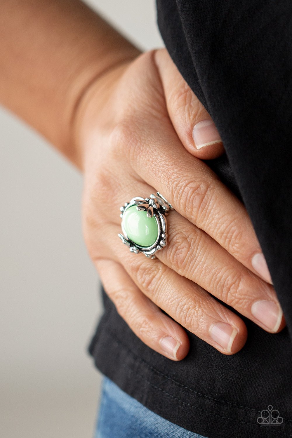 "Springtime Splendor" - Green #3068 - Paparazzi Accessories