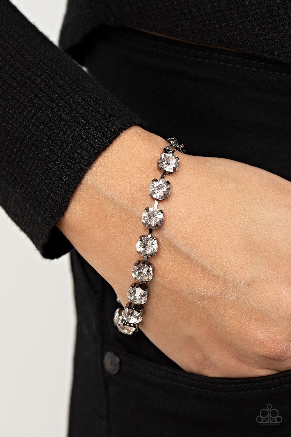 "A-Lister Afterglow" - Black #1171 - Paparazzi Accessories
