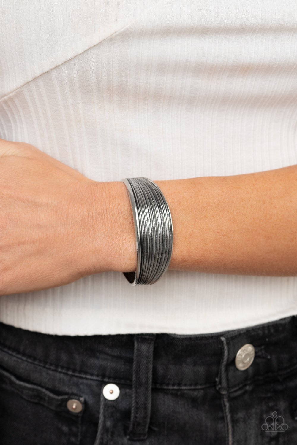 "Off The Cuff Couture" - Variant(s) #752 - Paparazzi Accessories