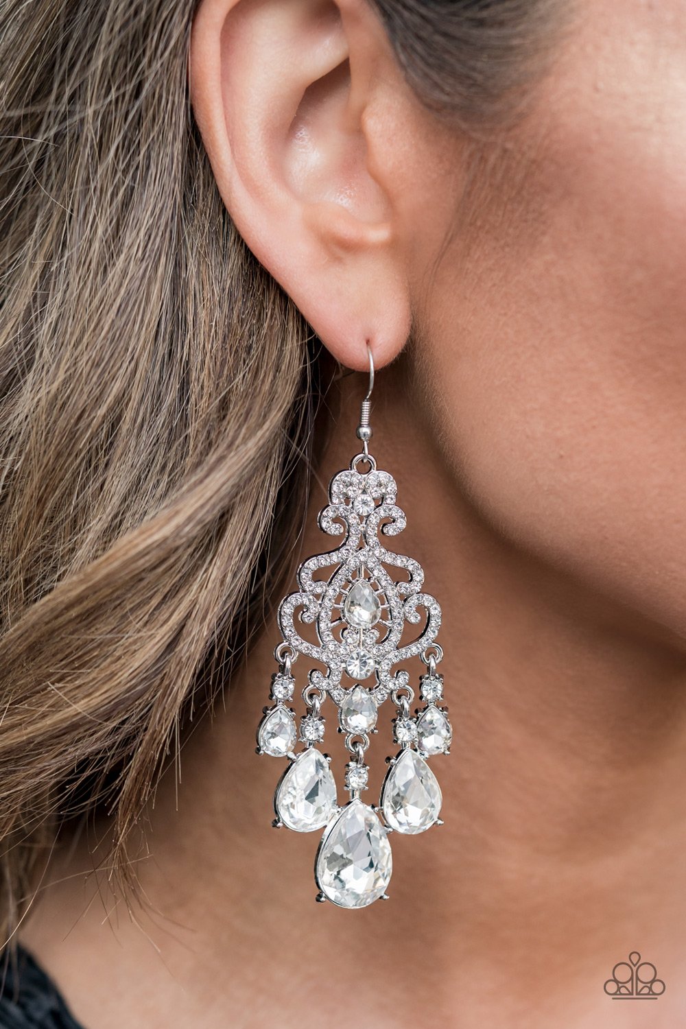 "Queen Of All Things Sparkly" - White #513 - Paparazzi EMP2021