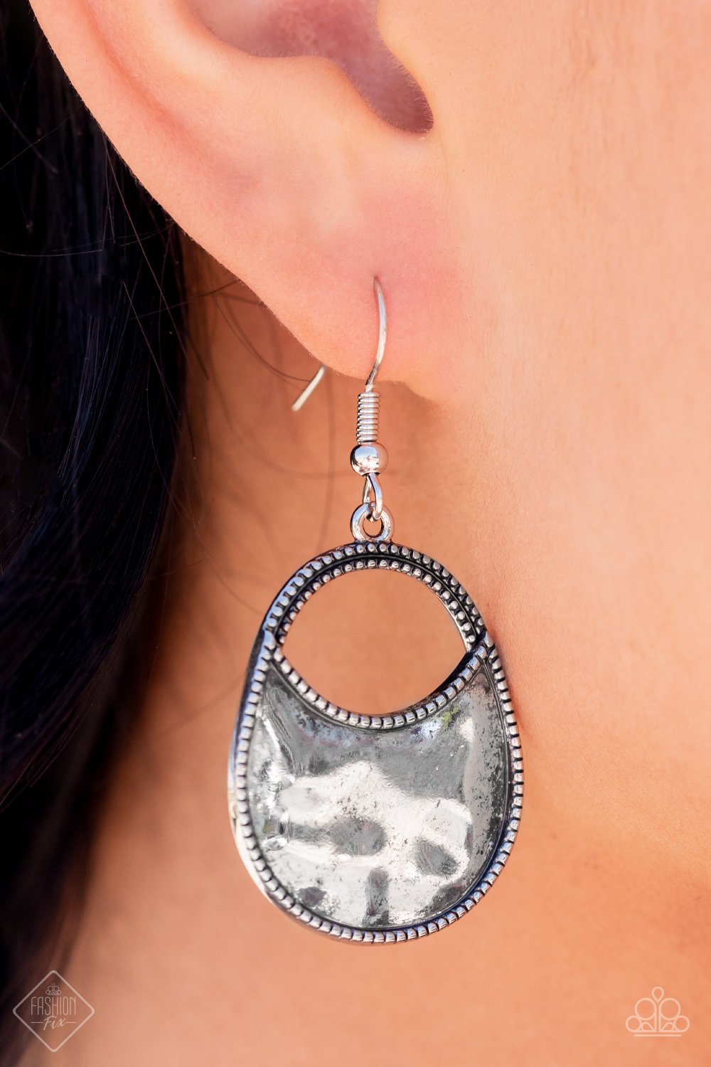 "Rio Rancho Relic" - Silver # 3264 - Paparazzi Accessories