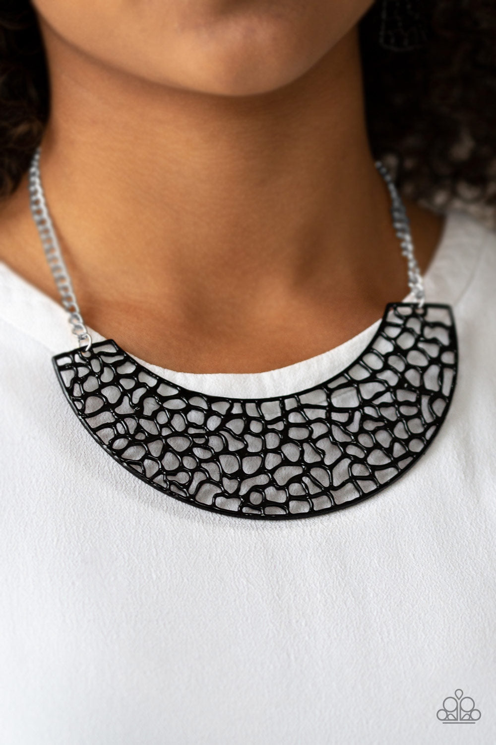 "Powerful Prowl" - Black #1630 - Paparazzi Accessories