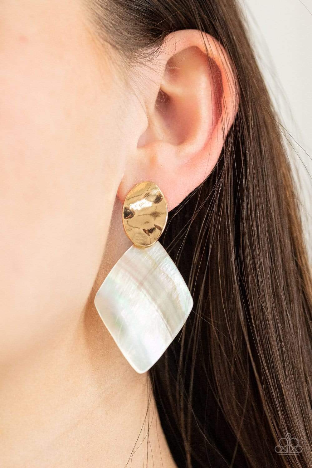"Alluringly Lustrous" - Variant(s) #779 - Paparazzi Accessories